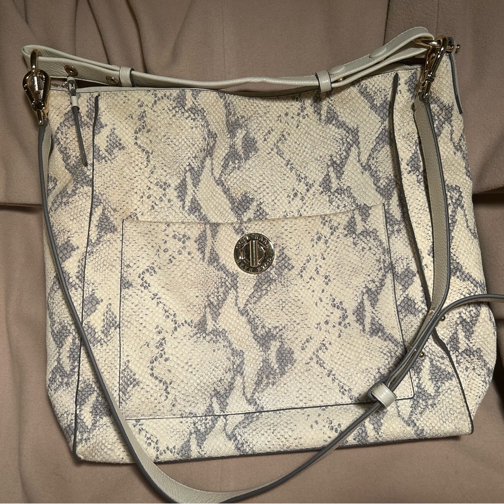 ๐๐๐๐ ๐๐๐๐ Leather Turnlock Snake Bag Off-White Bone Gray GORGEOUS! - Picture 8 of 16